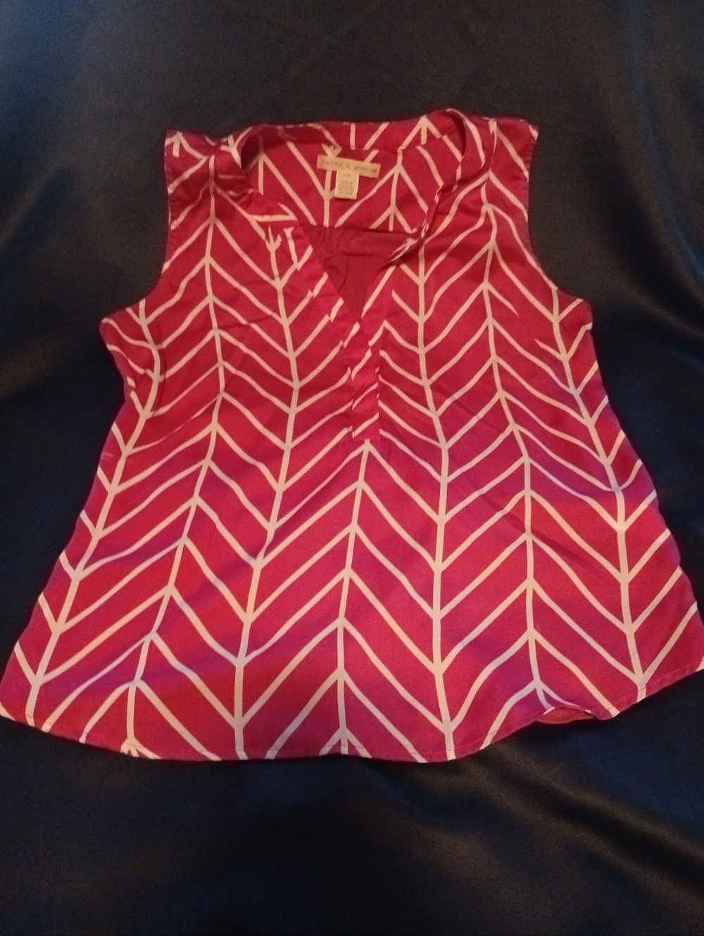 Sleeveless Pink Chevron Print V-neck Women's Top